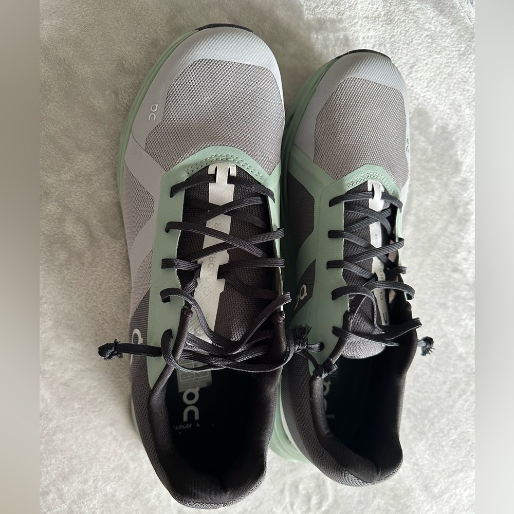 On Cloud men’s sneakers size 14